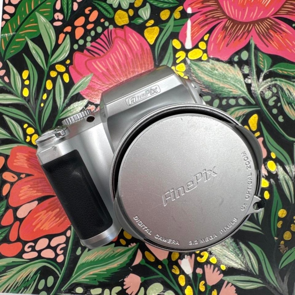 Fujifilm FinePix S3000 Digital Camera – Compact Point-and-Shoot‎ Camera